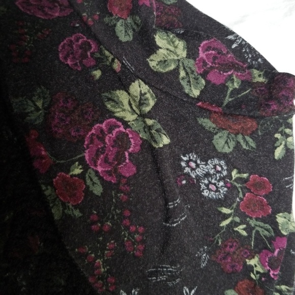 Flowy floral and lace top - Picture 3 of 3